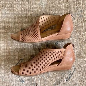 earth venus wedge sandal